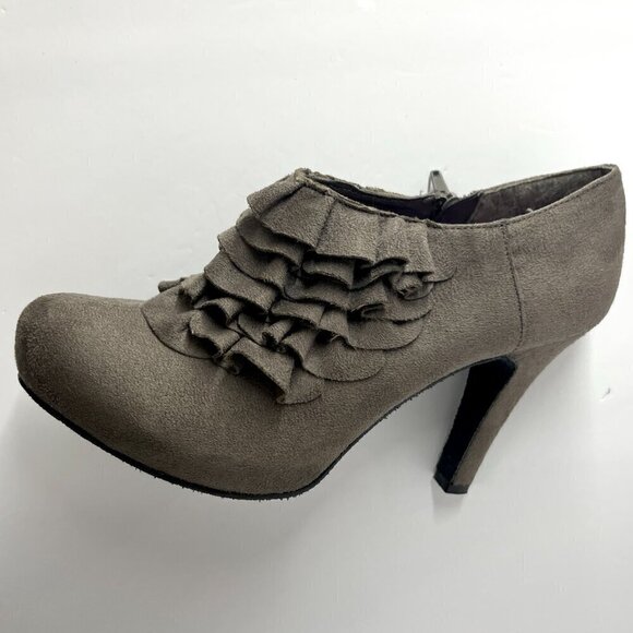 Madden Girl Raleigh Taupe Faux Suede Ruffle Round Platform Toe Booties Sz 8 - Picture 8 of 14